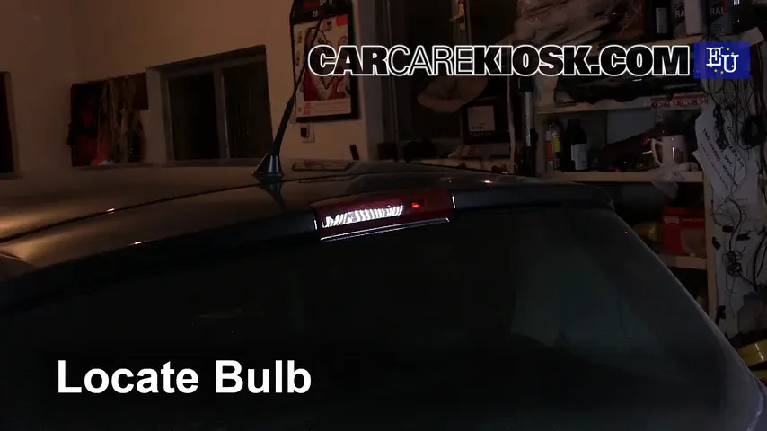2015 Opel Corsa Enjoy 1.4L 4 Cyl. Turbo Éclairage Feu de freinage central (remplacer l'ampoule)